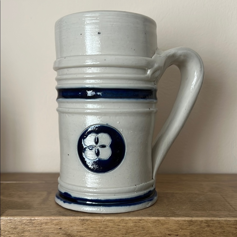 Williamsburg Approved Cream and Navy Salt Glazed Stoneware Mug